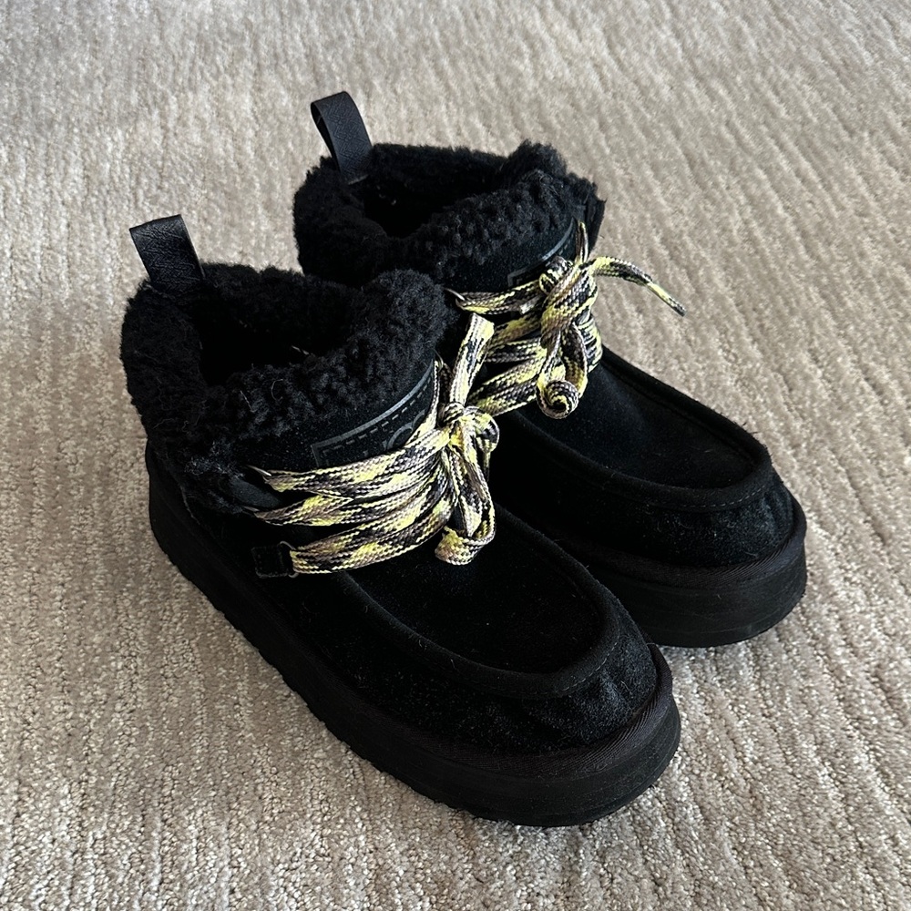 UGG FUNKARRA CABIN CUFF BLACK SUEDE FUR COMFORT WOMEN'S BOOTS SIZE US 7